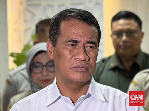 Menteri Pertanian Andi Amran Sulaiman menjadi menteri yang paling banyak dinilai bekerja baik dalam survei Indonesia Political Opinion (IPO). Sementara itu, Menteri Kehutanan Raja Juli Antoni paling banyak disebut responden dalam kategori menteri yan