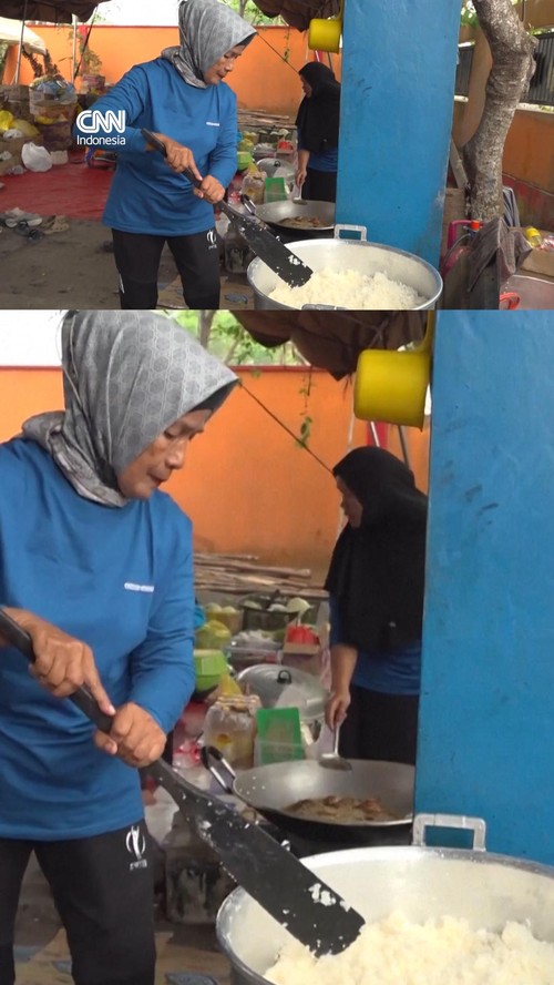 Momen Relawan Berikan Bantuan Makanan Kepada Petugas Pemdam Karhutla
