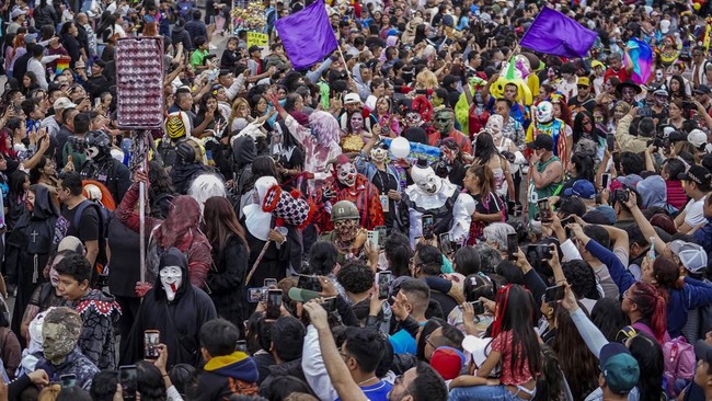People take part in the annual zombie walk in Mexico City, Mexico, October 18, 2026. REUTERS/Toya Sarno Jordan