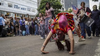 People take part in the annual zombie walk in Mexico City, Mexico, October 18, 2026. REUTERS/Toya Sarno Jordan