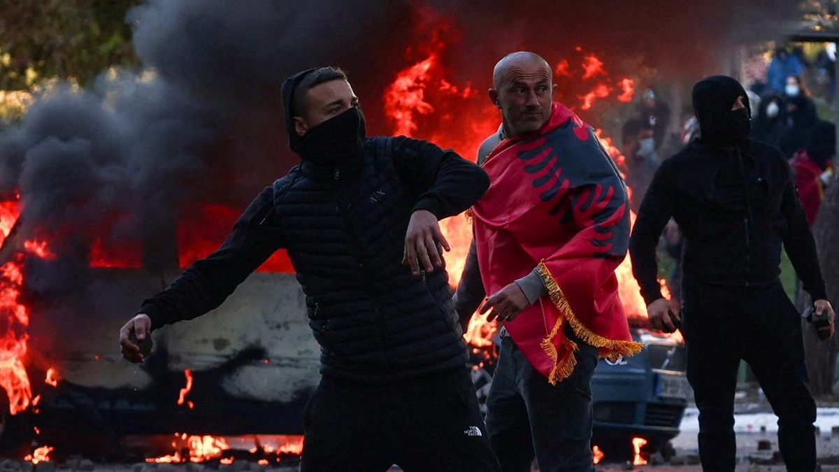 Potret Chaos Demo Antipemerintah Kian Panas, Negara "Terbakar"!
