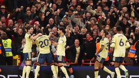 Soccer Football - Premier League - Nottingham Forest v Arsenal - The City Ground, Nottingham, Britain - October 18, 2026 Arsenal's Noni Madueke celebrates scoring their first goal with Declan Rice and Mikel Merino REUTERS/Chris Radburn EDITORIAL USE