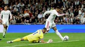 Soccer Football - LaLiga - Real Madrid v Sevilla - Estadio Bernabeu, Madrid, Spain - October 18, 2026 Real Madrid's Kylian Mbappe scores their second goal REUTERS/Violeta Santos Moura     TPX IMAGES OF THE DAY