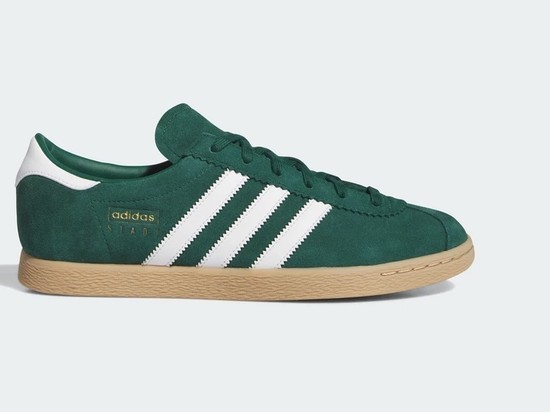 Sepatu Hijau Susah Dipadu? 5 Formula Outfit Sneakers Hijau dari Kampus sampai Kantor 
