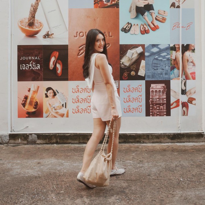 <p>Bunda, kehidupan figur publik Tanah Air memang tak pernah lepas dari sorotan publik. Begitu juga dengan Anissa Aziza yang saat ini liburan bareng sahabat ke Bangkok, Thailand. (Foto: Instagram @anissaaziza)</p>
