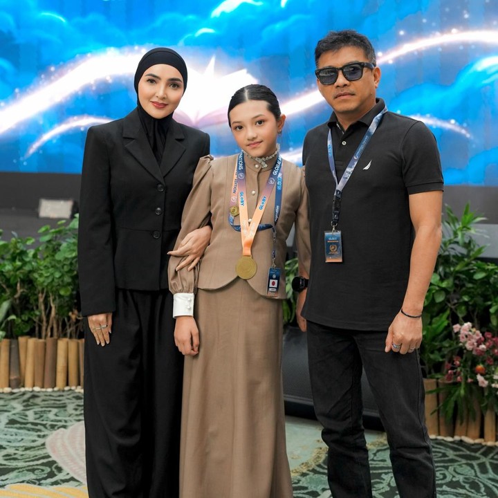 <p>Anak pasangan Ashanty dan Anang Hermansyah, Arsy Hermansyah, kembali menorehkan prestasi. Baru-baru ini, Arsy terpilih sebagai delegasi di forum internasional Global Millennial Model United Nations ke-22. (Foto: Instagram @ashanty_ash)</p>
