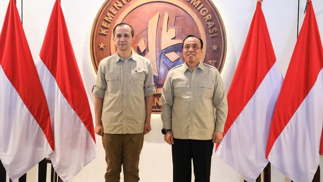 Kepala Badan Reforma Agraria Nasional (BRAN), Jenderal Polisi Prof. Dr. Dedi Prasetyo, S.H., M.Hum., M.Si., M.M., bertemu Menteri Transmigrasi RI, Muhammad Iftitah Sulaiman Suryanagara, di Kantor Kementerian Transmigrasi, Jakarta Selatan, Selasa (20/
