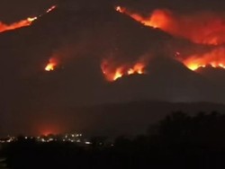 70 Titik Api Bikin Gunung Arjuno dan Welirang Menyala