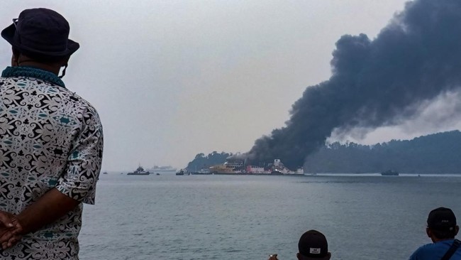 Kebakaran KMP Batumandi di Perairan Pelabuhan Merak