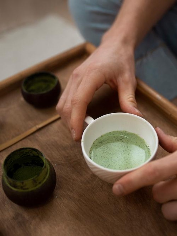Uji di Kyoto dikenal sebagai salah satu pusat matcha paling terkenal di Jepang. Daerah ini menawarkan teh hijau berkualitas tinggi dengan rasa umami yang kaya dan tekstur lembut.