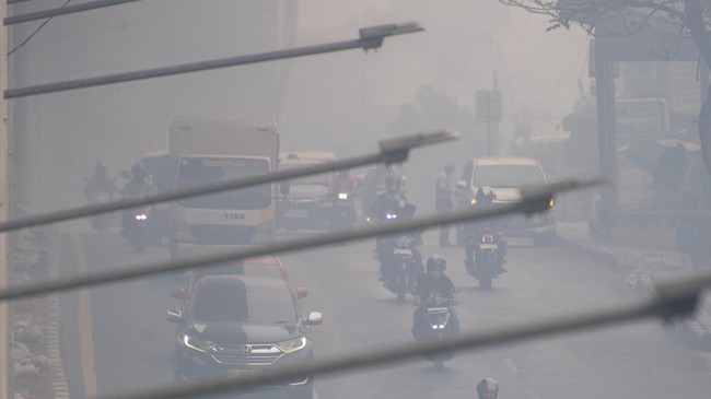 Kabut Asap Karhutla di Palembang Pekat Lagi, Kualitas Udara Berbahaya