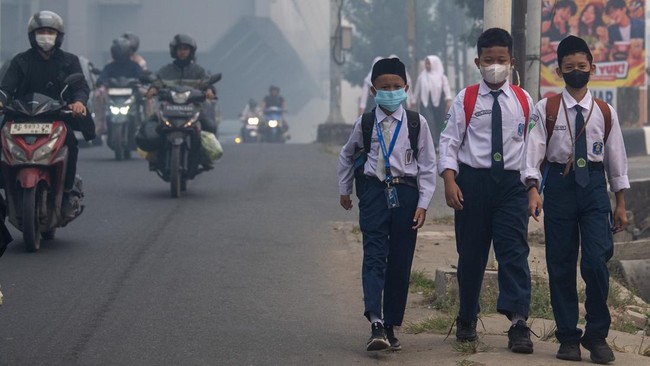 Kabut Asap Karhutla di Palembang Pekat Lagi, Kualitas Udara Berbahaya
