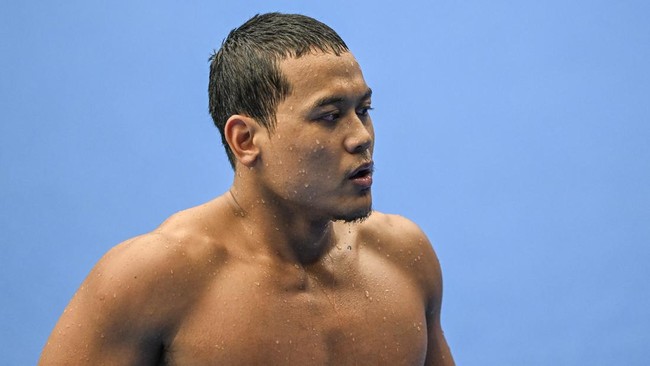 Perenang Indonesia Maulana Rifky Yavianda berjalan usai menyelesaikan final nomor 100 meter gaya bebas S12 Asian Para Games 2026 di di Nagoya City General Gymnasium, Nagoya, Jepang, Senin (19/10/2026). Maulana Rifky Yavianda berhasil meraih medali em