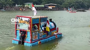 Penampakan Sampah Botol Plastik yang  Disulap Jadi Sebuah Kapal