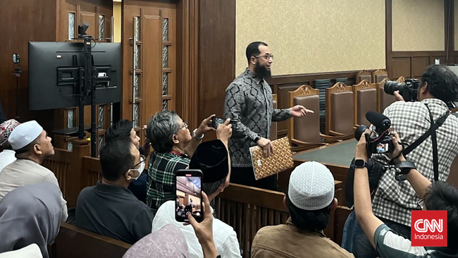 Pemilik PT Zahra Oto Mandiri (Uhud Tour) Khalid Zeed Abdullah menjadi saksi dalam persidangan kasus dugaan korupsi kuota haji tambahan tahun 2023-2024 di Pengadilan Tindak Pidana Korupsi (Tipikor) pada Pengadilan Negeri (PN) Jakarta Pusat, Selasa (20