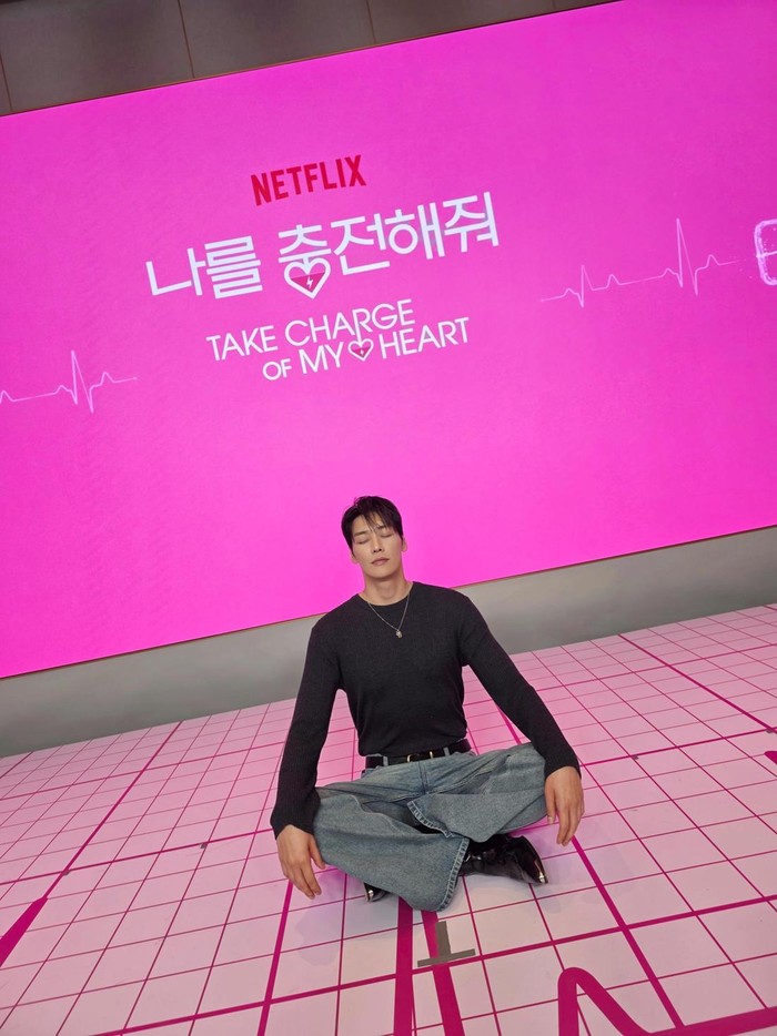 Kim Young Kwang adalah sosok dengan kepribadian introvert. Sang aktor sering mengisi waktu kosong dengan melakukan meditasi di dalam rumah.
