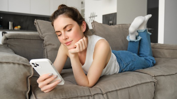 9 Alasan Orang Semakin Dewasa Makin Malas Balas Chat