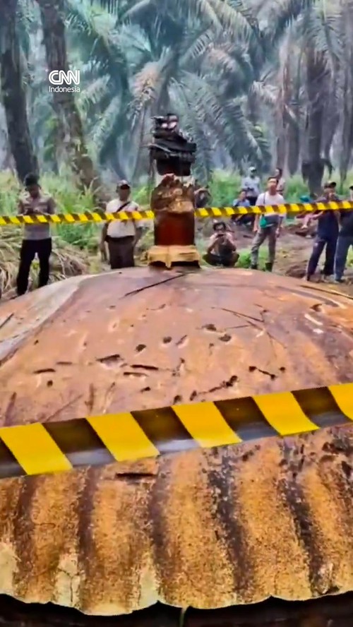 Heboh Temuan Logam Misterius di Kebun Sawit, Ternyata dari Roket China
