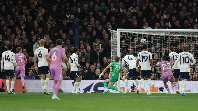 Soccer Football - Premier League - Tottenham Hotspur v Coventry City - Tottenham Hotspur Stadium, London, Britain - October 19, 2026 Coventry City's Jack Rudoni scores their first goal Action Images via Reuters/Paul Childs