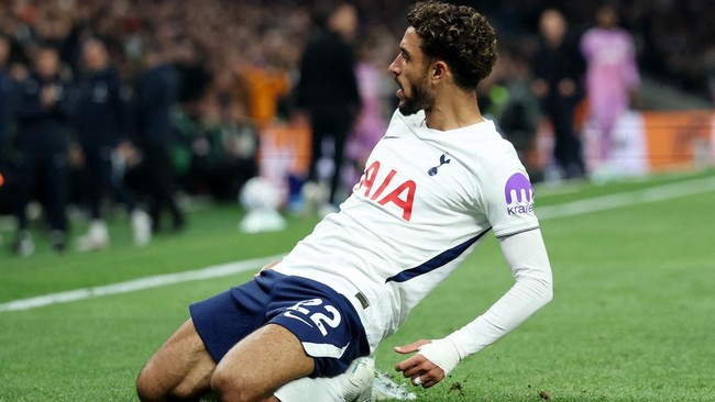 Soccer Football - Premier League - Tottenham Hotspur v Coventry City - Tottenham Hotspur Stadium, London, Britain - October 19, 2026 Tottenham Hotspur's Omar Marmoush celebrates scoring their second goal Action Images via Reuters/Paul Childs EDITORIA