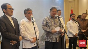 Menteri Koordinator Bidang Perekonomian Airlangga Hartarto mengungkapkan sekitar dua juta warga negara Indonesia (WNI) memilih berobat ke luar negeri setiap tahunnya.