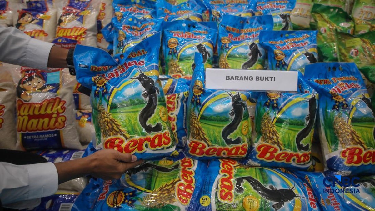 Penampakan Barang Bukti 1.193 Karung 5 Kg Beras Fortifikasi Abal-Abal