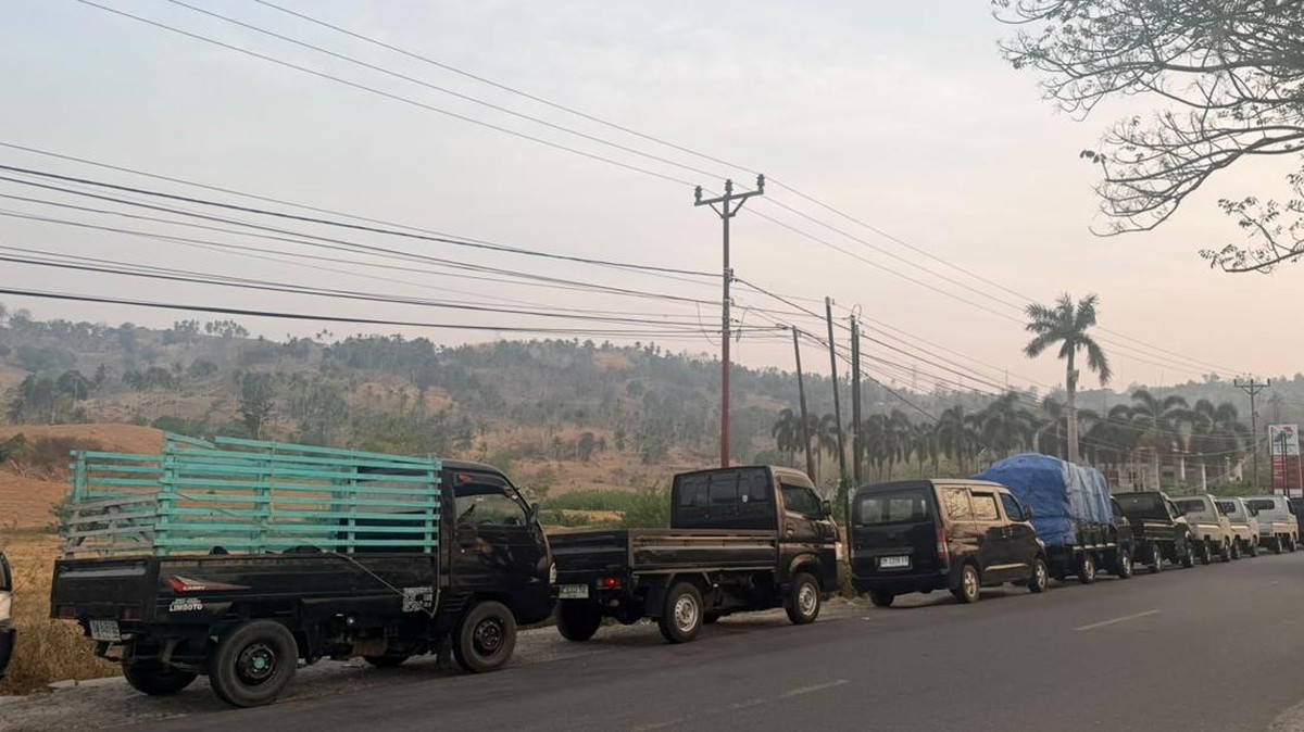 Antrean Panjang BBM Subsidi di Sulteng-Gorontalo, Ini Kata Pertamina - Infolitik