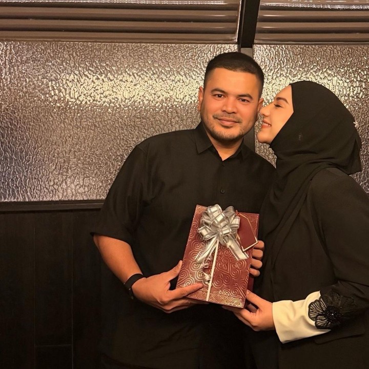 <p>Dua tahun menikah, Irish Bella mengungkapkan rasa syukur karena perjalanan rumah tangganya bersama Haldy Sabri terasa begitu cepat berlalu. Ia juga berterima kasih kepada sang suami yang selalu menemaninya dalam berbagai keadaan.(Foto:@_irishbella_)</p>