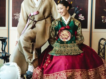 Keduanya memilih Garden Hill Stage 28 yang berada di Seoul sebagai saksi sakral pengucapan janji suci karena taman asri tersebut merupakan warisan kediaman kakek Ejae yakni aktor Korea Shin Young Kyun sejak 1968./ Foto: instagram.com/ejae_k