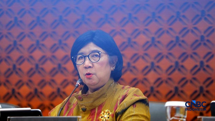 Gubernur Bank Indonesia, Destry Damayanti saat menyampaikan Hasil Rapat Dewan Gubernur Bulanan Bulan Oktober 2026 Cakupan Triwulanan dan Tahunan di Gedung Bank Indonesia, Jakarta, Rabu (21/10/2026).