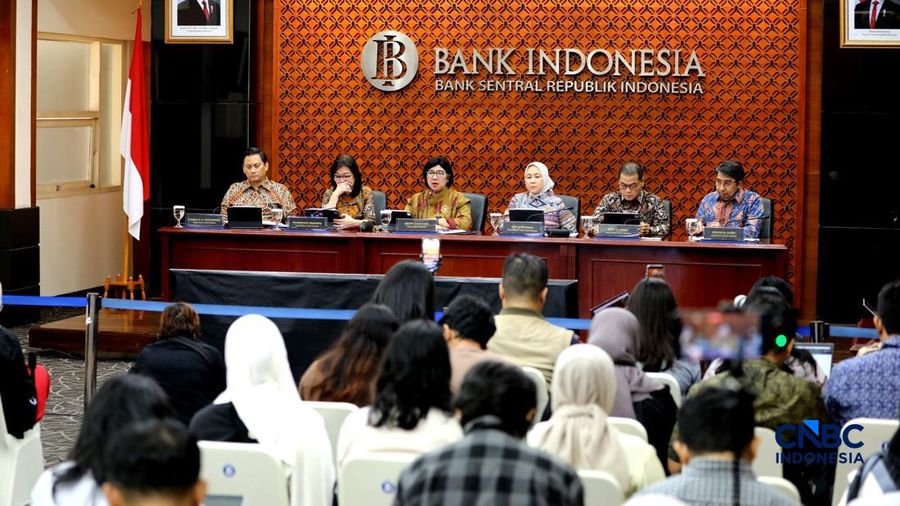 Gubernur Bank Indonesia, Destry Damayanti saat menyampaikan Hasil Rapat Dewan Gubernur Bulanan Bulan Oktober 2026 Cakupan Triwulanan dan Tahunan di Gedung Bank Indonesia, Jakarta, Rabu (21/10/2026). (CNBC Indonesia/Tri Susilo)