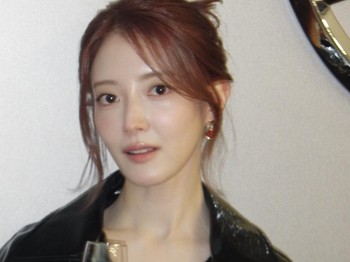 Jadi, itu dia Beauties penampilan terbaru Lee Se Young yang berkelas, karismatik, dan super edgy dalam mendukung inovasi 'The all-new electric' yang diusung oleh mobil listrik terbaru seri CLA dan GLC./ Foto: instagram.com/seyoung_10