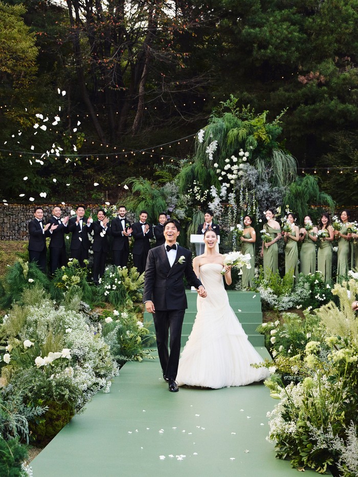 Penantian hari bahagia yang mengikat Ejae dan Sam Kim untuk menjalani hari-hari baru mendatang secara bersama-sama akhirnya tiba melalui prosesi pernikahan di Garden Hill Stage 28, Seoul pada (17/10)./ Foto: instagram.com/ejae_k