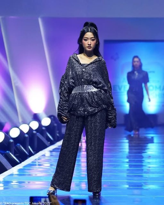 Kaye Lynn di panggung TGC Jakarta 2025
