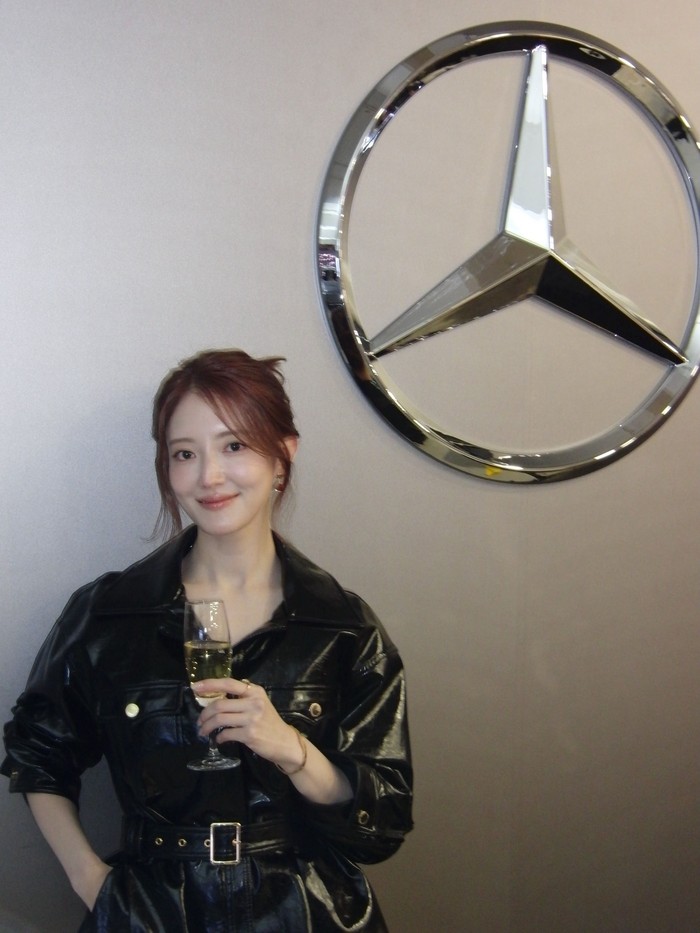 Lee Se Young baru-baru ini menyapa publik dengan penampilan memikatnya ketika menghadiri acara peluncuran mobil dari brand ternama Mercedes Benz yang digelar di Seoul pada (19/10) kemarin, Beauties./ Foto: instagram.com/seyoung_10