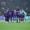 PSG kukuh di puncak klasemen usai gilas Barcelona 4-2.