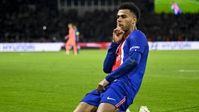PSG's French forward #14 Desire Doue celebrates after scoring his team's first goal during the UEFA Champions League first round day 3 football match between Paris Saint-Germain (PSG) and FC Barcelona at the Parc de Princes stadium in Paris on Octobe