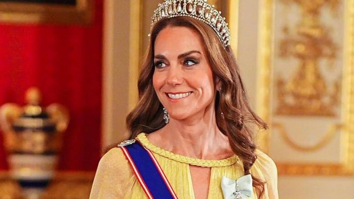 Gaya Glamor Kate Middleton dengan Gaun Kuning di Jamuan Kenegaraan Sultan Oman