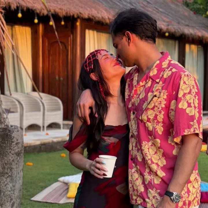 <p>Selama dua tahun membangun&nbsp;rumah tangga, Pevita dan Mirzan terbilang jauh dari gosip miring. Keduanya justru kerap memperlihatkan kemesraan melalui berbagai momen yang dibagikan kepada publik.&nbsp;(Foto: Instagram @pevpearce)</p>