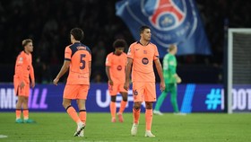 Soccer Football - UEFA Champions League - Paris St Germain v FC Barcelona - Parc des Princes, Paris, France - October 20, 2026  FC Barcelona's Rodri looks dejected after the match REUTERS/Stephane Mahe