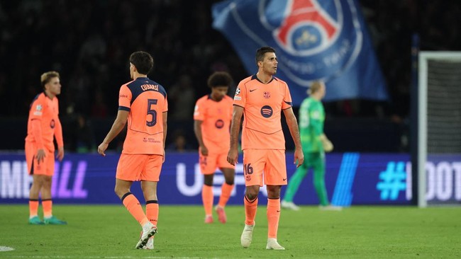 Soccer Football - UEFA Champions League - Paris St Germain v FC Barcelona - Parc des Princes, Paris, France - October 20, 2026  FC Barcelona's Rodri looks dejected after the match REUTERS/Stephane Mahe