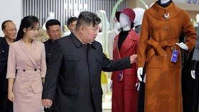 Momen Kim Jong Un Asyik ke Pameran di Tengah Rumor Dirinya Meninggal