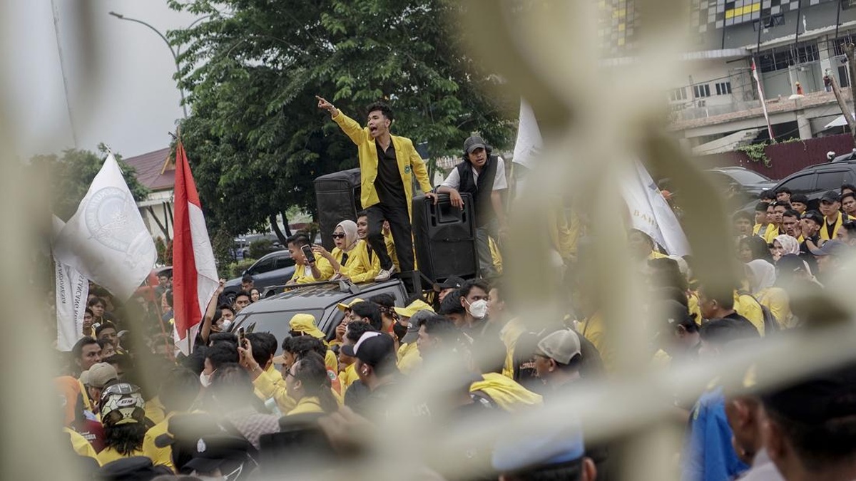 Jakarta Geger: 53 Titik Demo Memanas, Lalu Lintas Malah Normal?