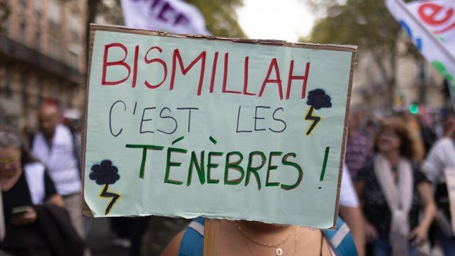 Viral Slogan Bismillah Cest Les Tenebres di Demo Pelajar Prancis, Apa Maknanya?