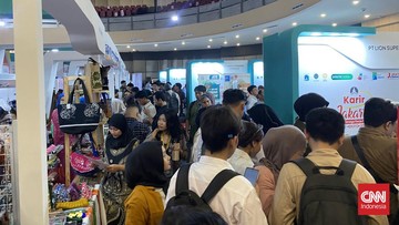 Cerita Ibu Turun Tangan Carikan Kerja Dua Anaknya di Job Fair Jakarta - Infolitik