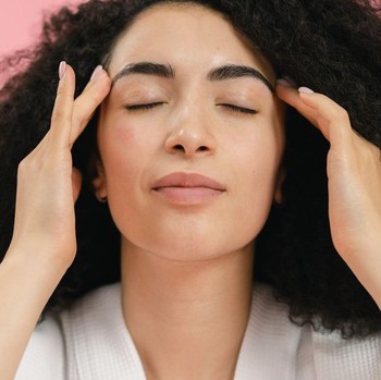 5 Manfaat Yoga Wajah yang Menarik untuk Dicoba