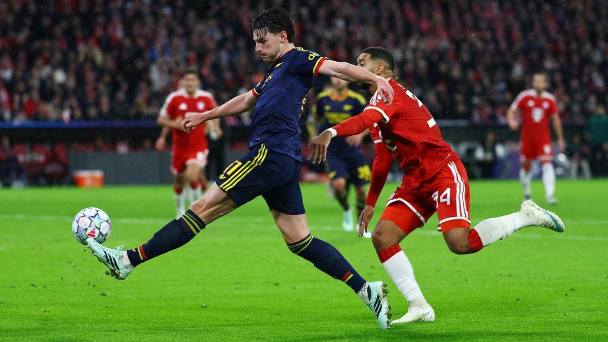 Soccer Football - UEFA Champions League - Bayern Munich v Arsenal - Allianz Arena, Munich, Germany - October 21, 2026  Arsenal's Declan Rice in action with Bayern Munich's Ismael Saibari REUTERS/Kai Pfaffenbach