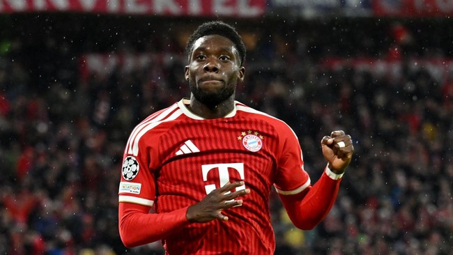 Soccer Football - UEFA Champions League - Bayern Munich v Arsenal - Allianz Arena, Munich, Germany - October 21, 2026  Bayern Munich's Alphonso Davies celebrates scoring their first goal REUTERS/Angelika Warmuth