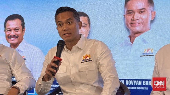 Ketua Umum Kamar Dagang dan Industri (Kadin) Indonesia Anindya Novyan Bakrie dalam konferensi pers di Menara Kadin, Jakarta Selatan, Kamis (22/10).