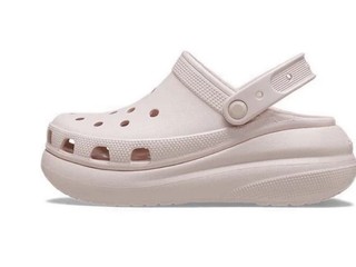 Crocs Platform Cocok Dipadu Outfit Apa? 5 Ide Styling dari Kampus sampai Nongkrong